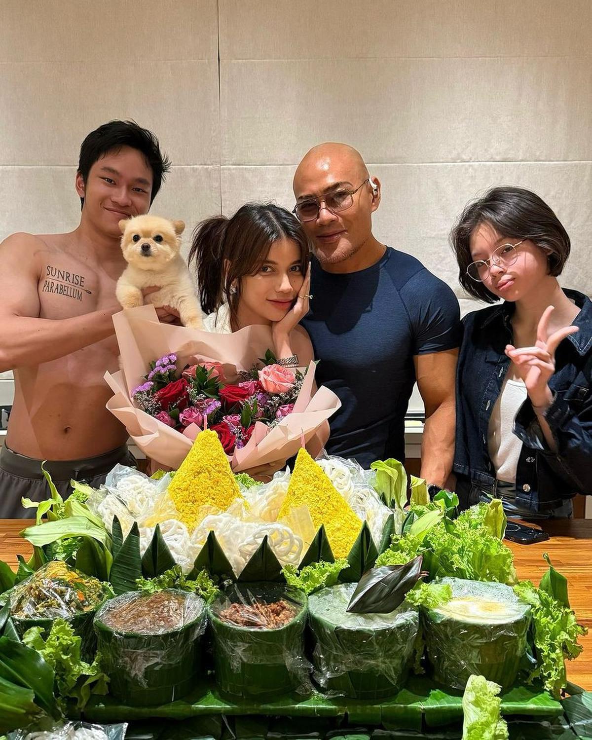 7 Potret Ulang Tahun Sabrina Chairunnisa Istri Deddy Corbuzier, Rayakan dengan Nasi Tumpeng