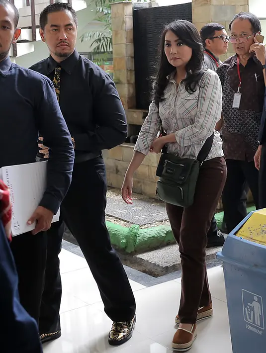 "Tapi pada saat saya bicara diselak mulu, jadi terbangun lah emosi saya. Karena saya itu lagi ngejelasin diselak mulu sama dia," kata Tessa Kaunang. (Deki Prayoga/Bintang.com)