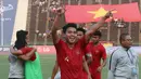 Pemain Timnas Indonesia U-22, Nurhidayat, merayakan kemenangan atas Vietnam pada laga Piala AFF U-22 2019 di Olympic Stadium, Phnom Penh, Kamboja, Minggu (24/2/2019). Indonesia menang 1-0 atas Vietnam. (Bola.com/Zulfirdaus Harahap)