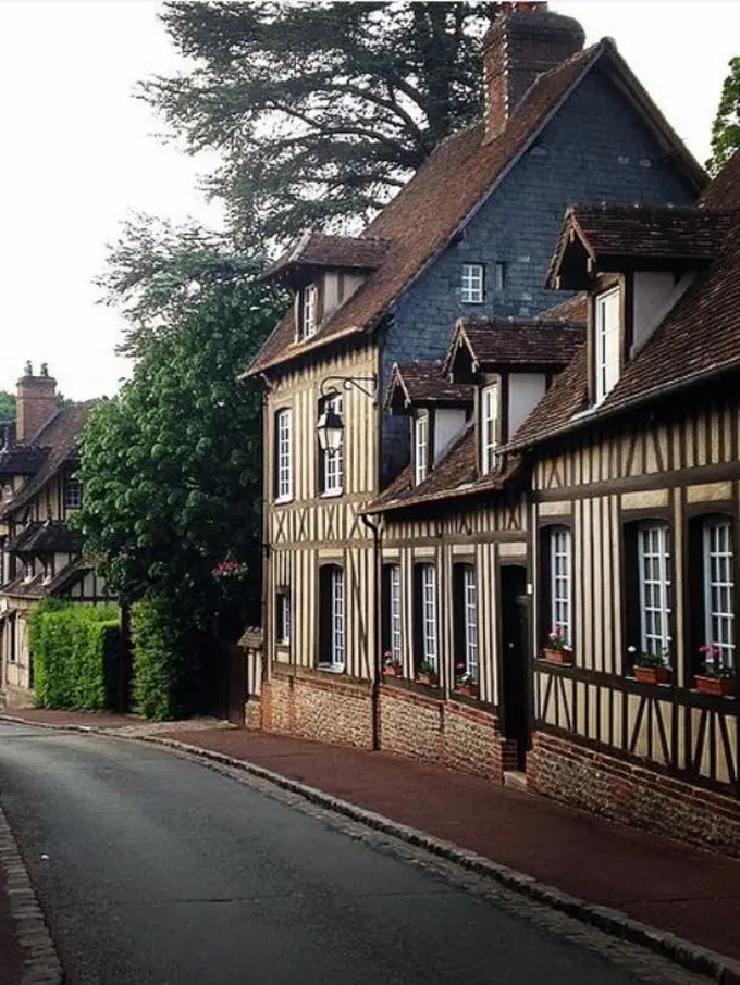 50 Desa di Perancis yang Bikin Semangat Pindah Tempat Tinggal (1)