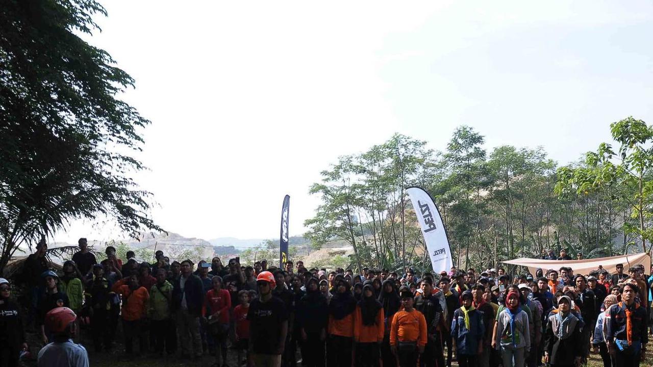 Mereka terdiri dari organisasi yakni, Sispala, Mahasiswa Pecinta Alam (Mapala),  panjat tebing, susur goa, kepemudaan desa dan Gema Balantara (Gembala).