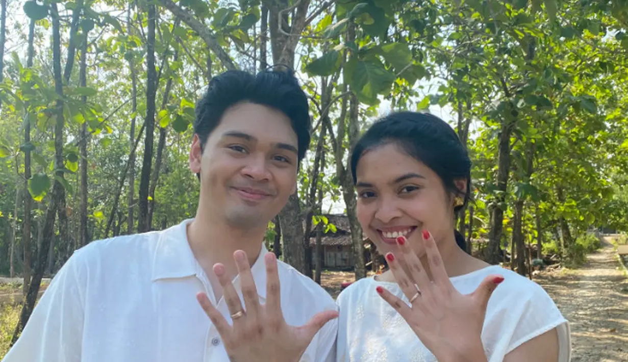 <p>Momen Lamaran Mikha Angelo dan Gregoria Mariska. (Sumber: Twitter/@Reu_nathaniel)</p>