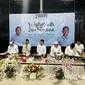 Ratusan santri yang didampingi para kiai, dan tokoh ulama melantunkan zikir dan salawat dalam Istighosah dan Doa Bersama di Ndalem almarhumah Ibu Sudjiatmi Notomiharjo (ibunda Presiden Jokowi) Sumber Solo, Selasa (12/12/2023). (Ist)