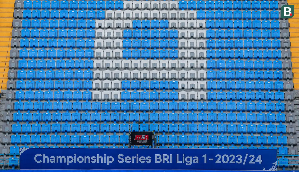Bangku tribune Stadion Batakan yang terletak di Manggar, Kota Balikpapan, Kalimantan Timur, Minggu (19/05/2024). (Bola.com/Bagaskara Lazuardi)