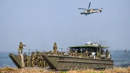 Sekitar 3.000 personel marinir Indonesia dan Australia menggelar latihan militer bersama. (JUNI KRISWANTO/AFP)