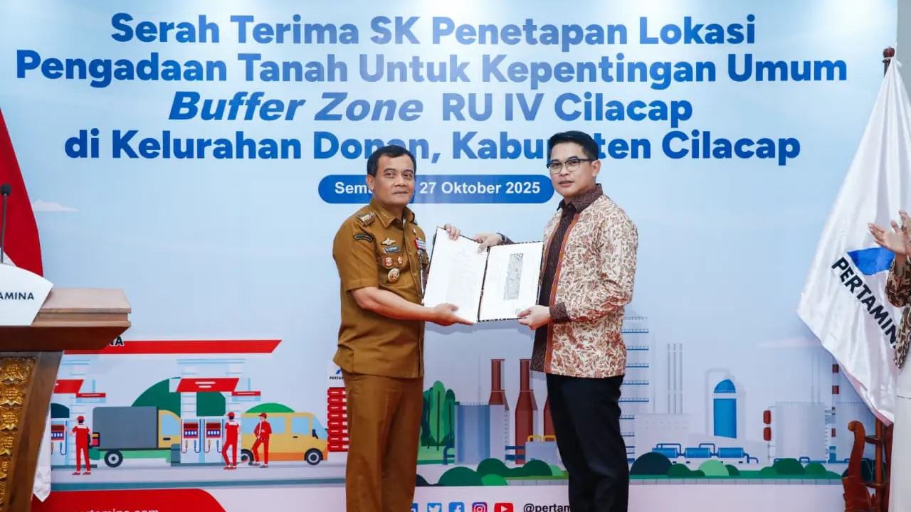 Dukung Energi Nasional, Gubernur Ahmad Luthfi Serahkan SK Penlok Buffer Zone Kilang Pertamina Cilacap