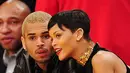 Rihanna mengatakan ia bisa seratus persen mengubah Chris. Wanita ini juga mengaku sangat protektif terhadap Chris serta merasa kalau orang-orang tidak mengerti Chris. (AFP/Bintang.com)
