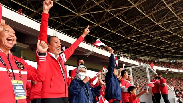 Presiden Joko Widodo atau Jokowi menyaksikan pertandingan antara Indonesia melawan Thailand di Stadion Utama GBK, Kamis (29/12/2022).