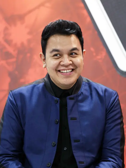 Pengalaman baru dirasakan Tulus. Bersama dengan Bebi Romeo dan Agnes Monica, lelaki kelahiran Bukittinggi, 28 tahun silam itu menjadi juri dalam ajang The Voice Kids Indonesia. (Nurwahyunan/Bintang.com)