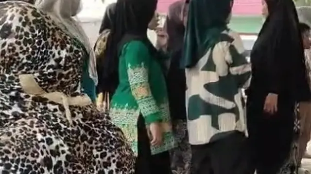 Momen Emak-emak di Cianjur Gerebek Rumah Kosong, Sebut Jadi Sarang Narkoba