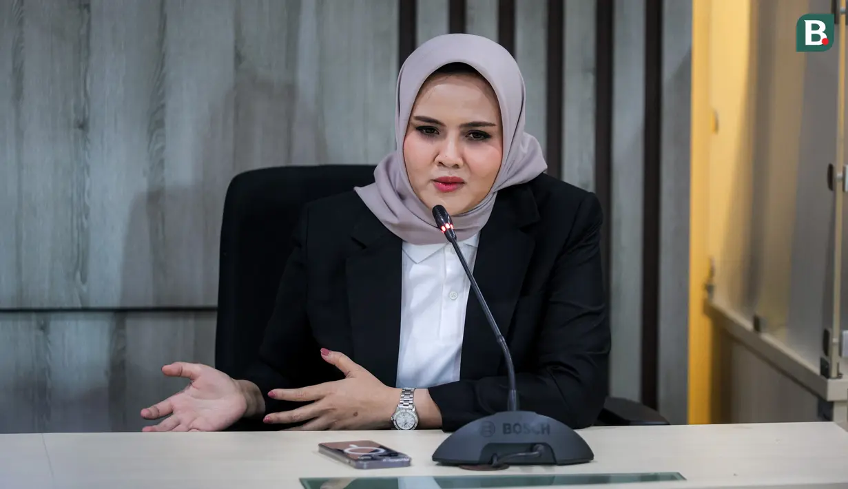 Sekjen PP Perbasi, Nirmala Dewi memberikan keterangan mengenai program naturalisasi pada acara yang berlangsung di Kementerian Hukum dan HAM RI, Rasuna Said, Kuningan, Jakarta, Kamis (19/09/2024). (Bola.com/Bagaskara Lazuardi)