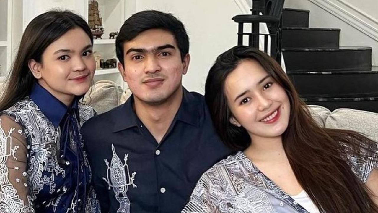Pria berdarah Aceh ini anak sulung dari 3 bersaudara. Kedua adiknya ialah Beby Tsabina dan Cut Keysha.