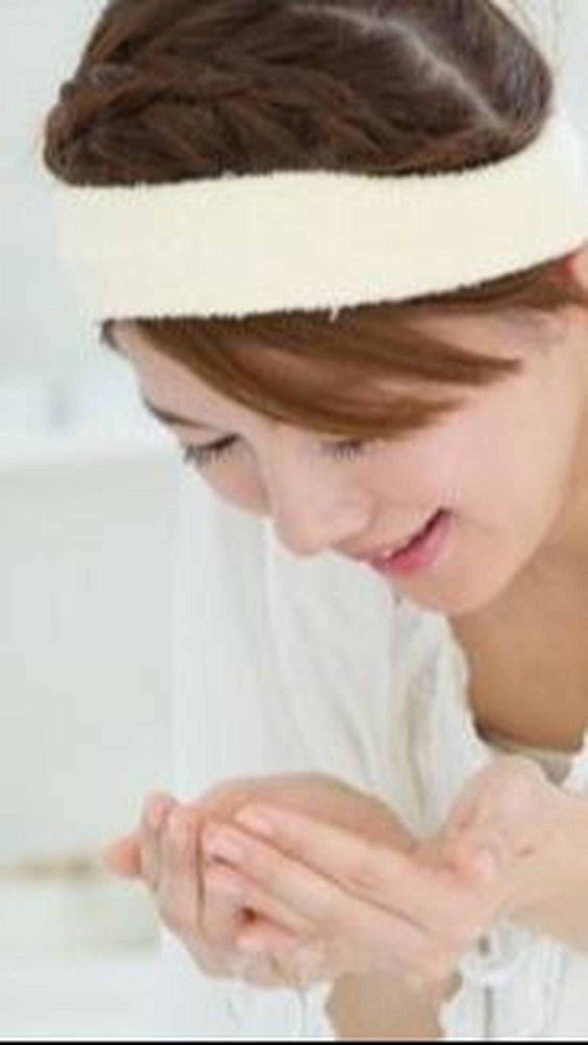 9. Pond's Ultimate Acne Control Facial Foam<br>