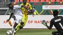 Sadio Mane. Striker Senegal yang sedang menjalani musim ke-6 bersama Liverpool ini telah mencetak 27 gol untuk Timnas Senegal dari total 81 caps sejak tahun 2012. Dalam Edisi Piala Afrika 2019 ia mampu membawa Senegal finis di posisi kedua usai kalah dari Aljazair di final. (AFP/Pius Utomi Ekpei)