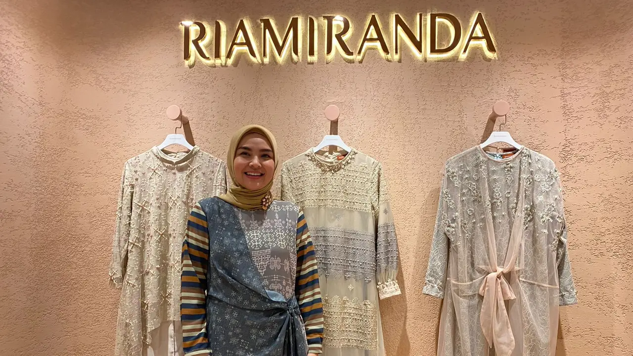 Sambut Ramadan, Ria Miranda Kembali Hadirkan Koleksi Motif Minang