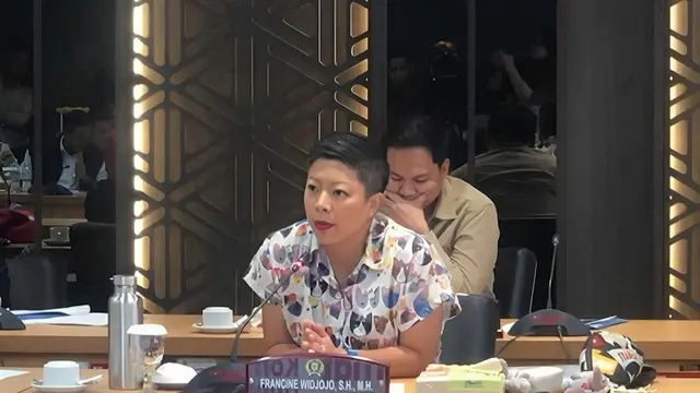 Penolakan serupa datang dari Anggota Komisi B DPRD DKI Jakarta Fraksi PSI, Francine Widjojo