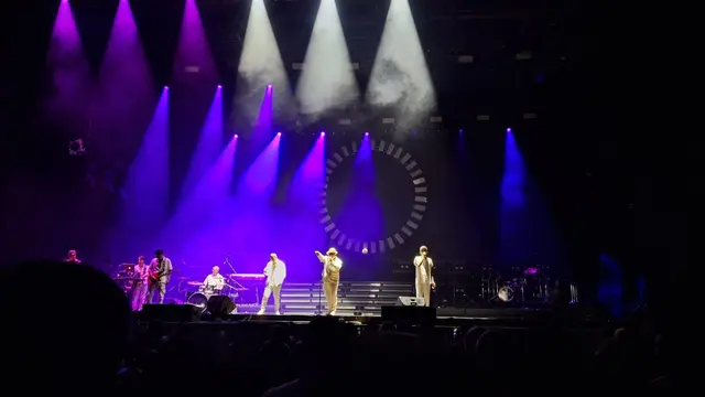The Brownsu dalam konser Take That di Tennis Indoor Senayan Jakarta Pusat, Rabu (13/11/2024). (Ratnaning Asih/ Liputan6.com)