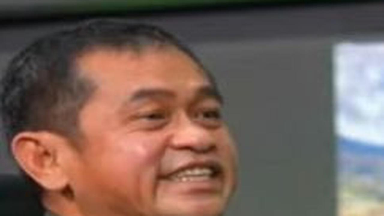 "Saya suka cerita-cerita heroik seperti itu. Saya suka Robin Hood yang bisa membantu masyarakat. Hal-hal begitulah yang saya suka," lanjutnya.<br>