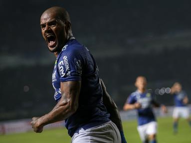 Piala Presiden 2022 akan segera memasuki partai perempat final. Meski tinggal merampungkan beberapa pertandingan di fase grup, sebagian tim telah sukses mengamankan tiket untuk melaju ke delapan besar. Beberapa dari mereka juga mampu mencuri perhatian usai berhasil tampil secara impresif dan bahkan diprediksi akan menjadi kandidat kuat juara Piala Presiden 2022. Berikut daftarnya. (Bola.com/Bagaskara Lazuardi)