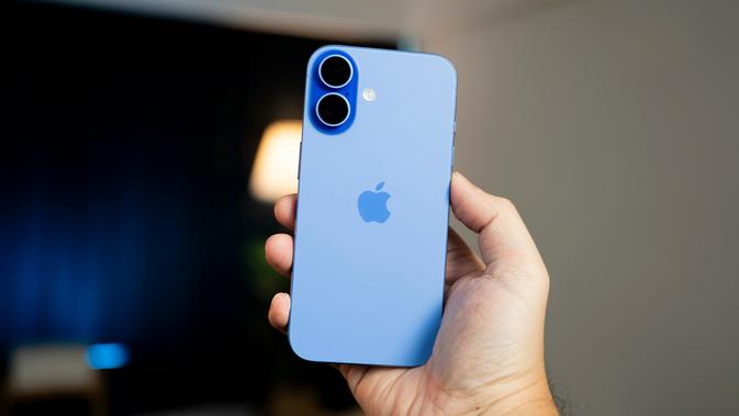 The iPhone 16 saw a significant price drop in India in March 2026, with discounts of up to ₹18,000 across various models. (Unsplash/Amanz)