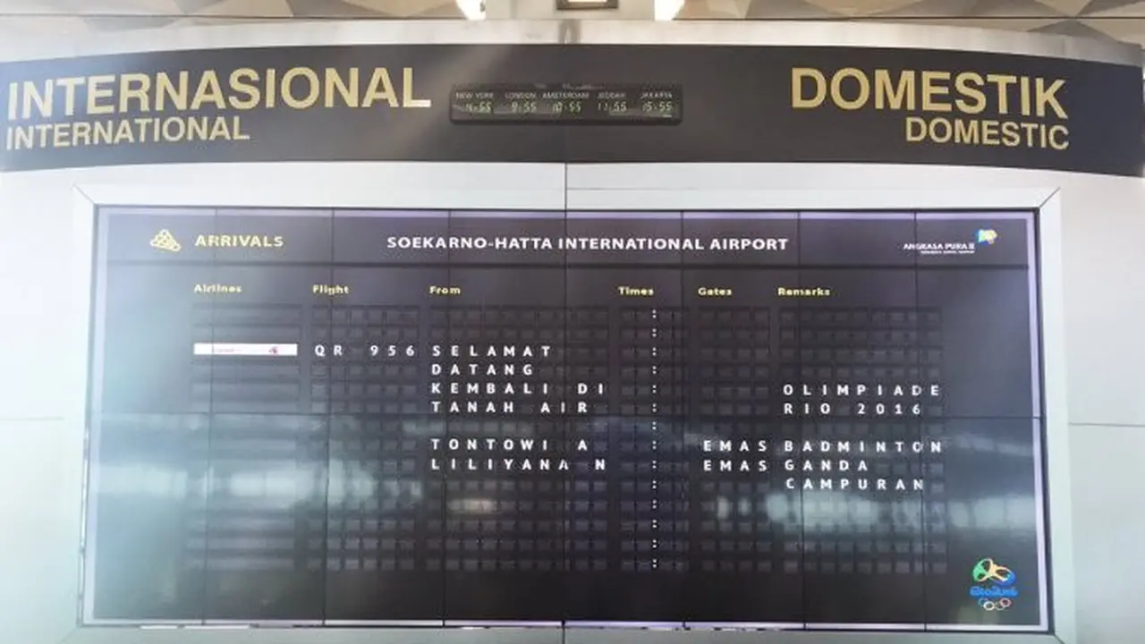 Papan pengumuman kedatangan di Bandara Soekart-Hatta