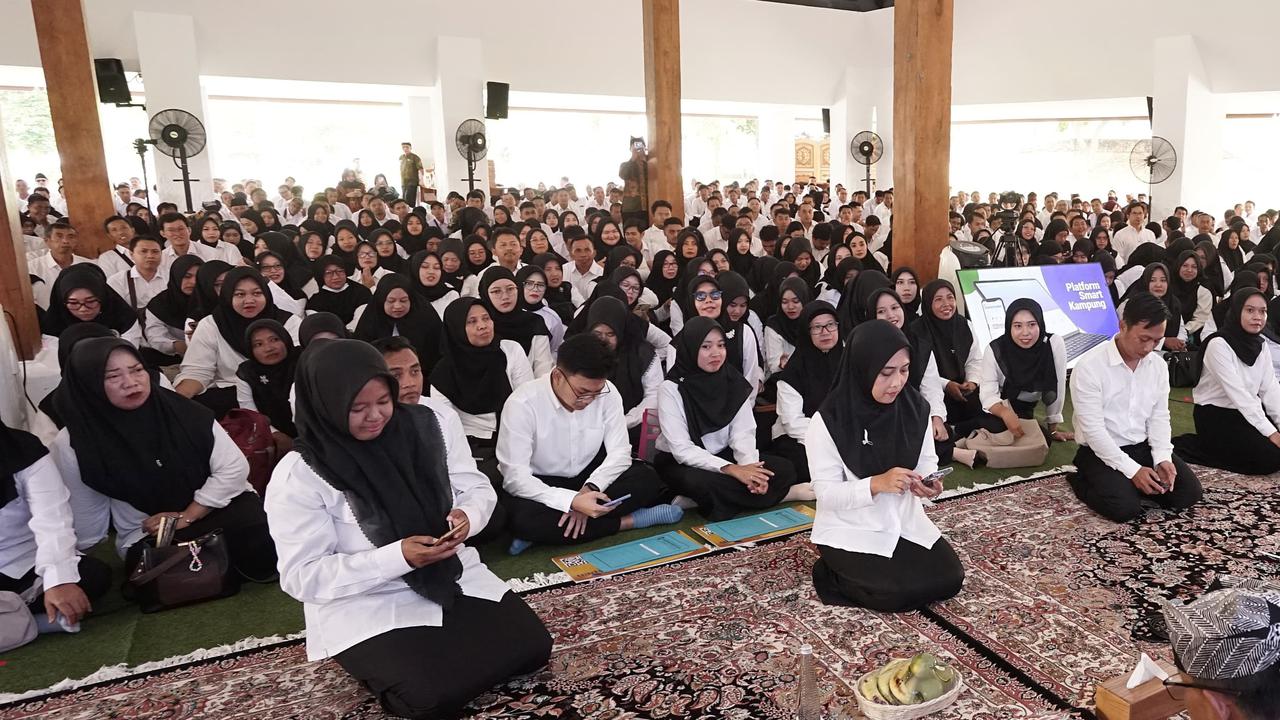 Bupati Banyuwangi Ipuk Fiestiandani memberikan penmgarahan terhadap  ratusan CPNS dan PPPK yang menerima SK  pengangkatan di Pendopo Shaba Swagat Blambangan Banyuwangi (Istimewa)