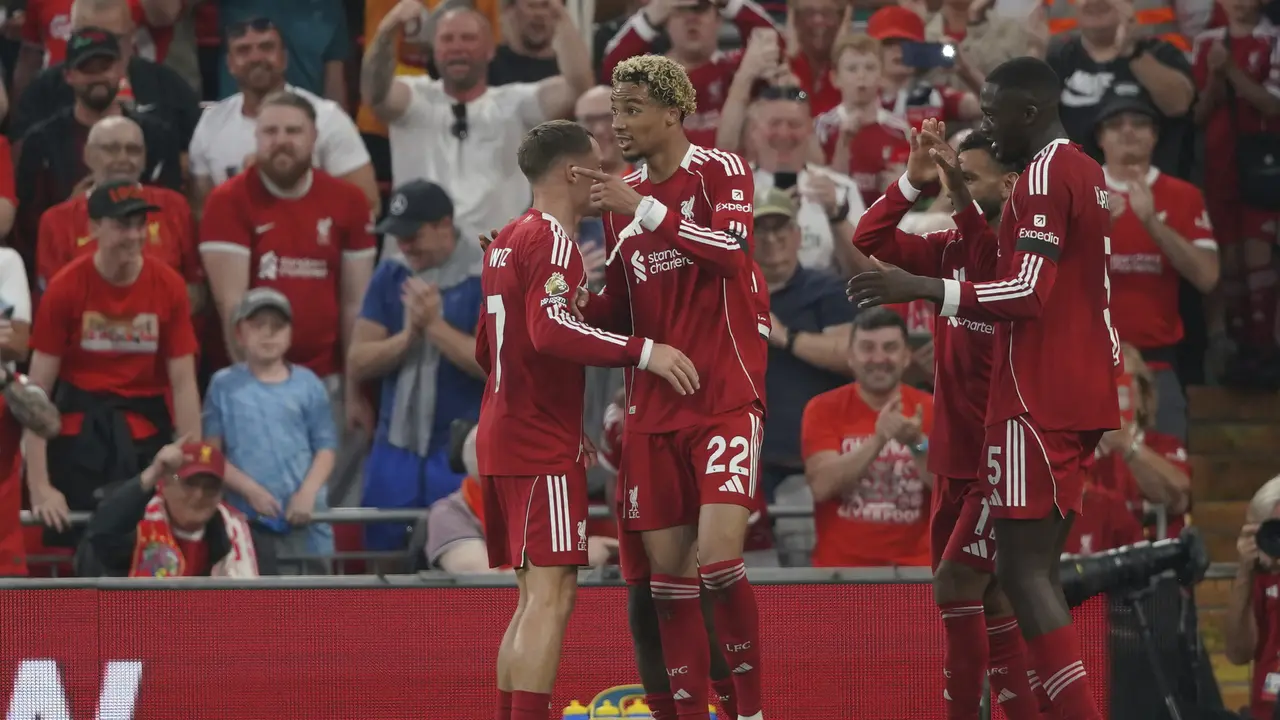 Selebrasi Hugo Ekitike usai mencetak gol di laga Liverpool vs Bournemouth di Anfield, Sabtu (16/08/2025) dini hari WIB. (AP Photo/Ian Hodgson).