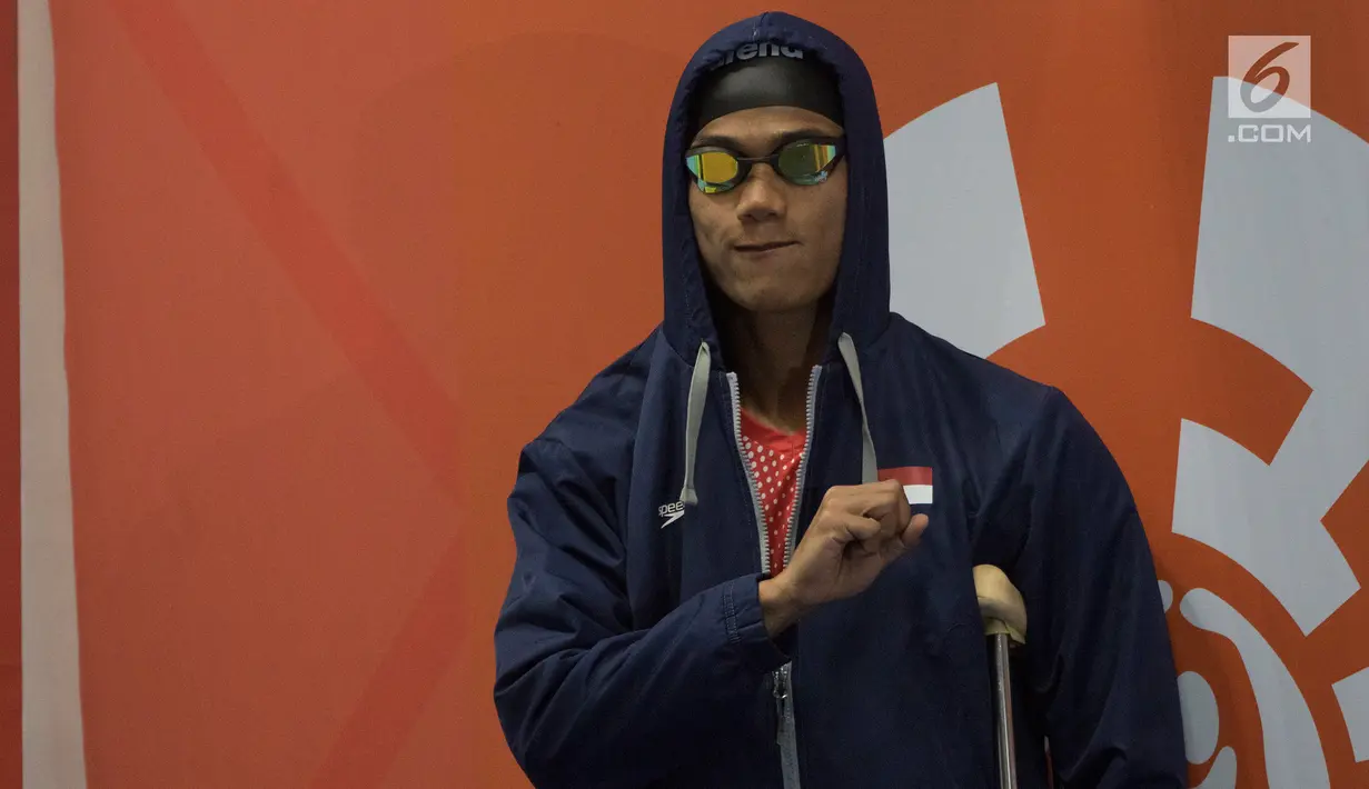 Perenang Indonesia, Jendi Pangabean bersiap tampil pada Asian Para Games cabang renang nomor 100 meter gaya punggung S9 di Stadion Aquatic, Jakarta, Kamis (11/10). (Bola.com/Vitalis Yogi Trisna)