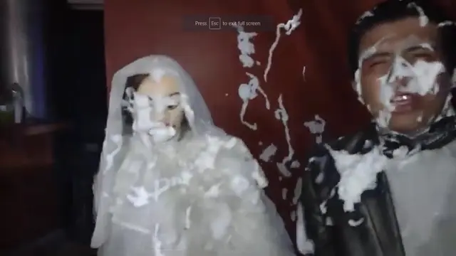Pria asal Bogot, Kolombia, Cristian Montenegro, membagikan hubungannya dengan sebuah boneka yang diberi nama Natalia di akun media sosialnya @montbk5959. (Tangkapan layar YouTube)