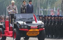 FOTO: Gagah Jokowi Naik Maung Pindad Keliling Monas Periksa Pasukan di Puncak HUT ke-78 Bhayangkara