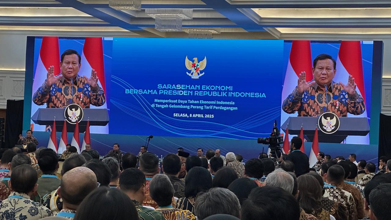 Presiden Prabowo Subianto dalam acara sarasehan ekonomi di Menara Mandiri Sudirman, Jakarta, Selasa (8/4/2025).