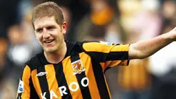 Selebrasi bek Hull City, Michael Turner seusai menjebol gawang Millwal di ajang FA Cup yang berlangsung di KC Stadium, Hull, 24 Januari 2009. AFP PHOTO/PAUL ELLIS
