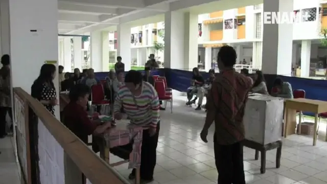 Sebagian besar warga belum mengurus surat pindah, hingga harus mencoblos di daerah asalnya.