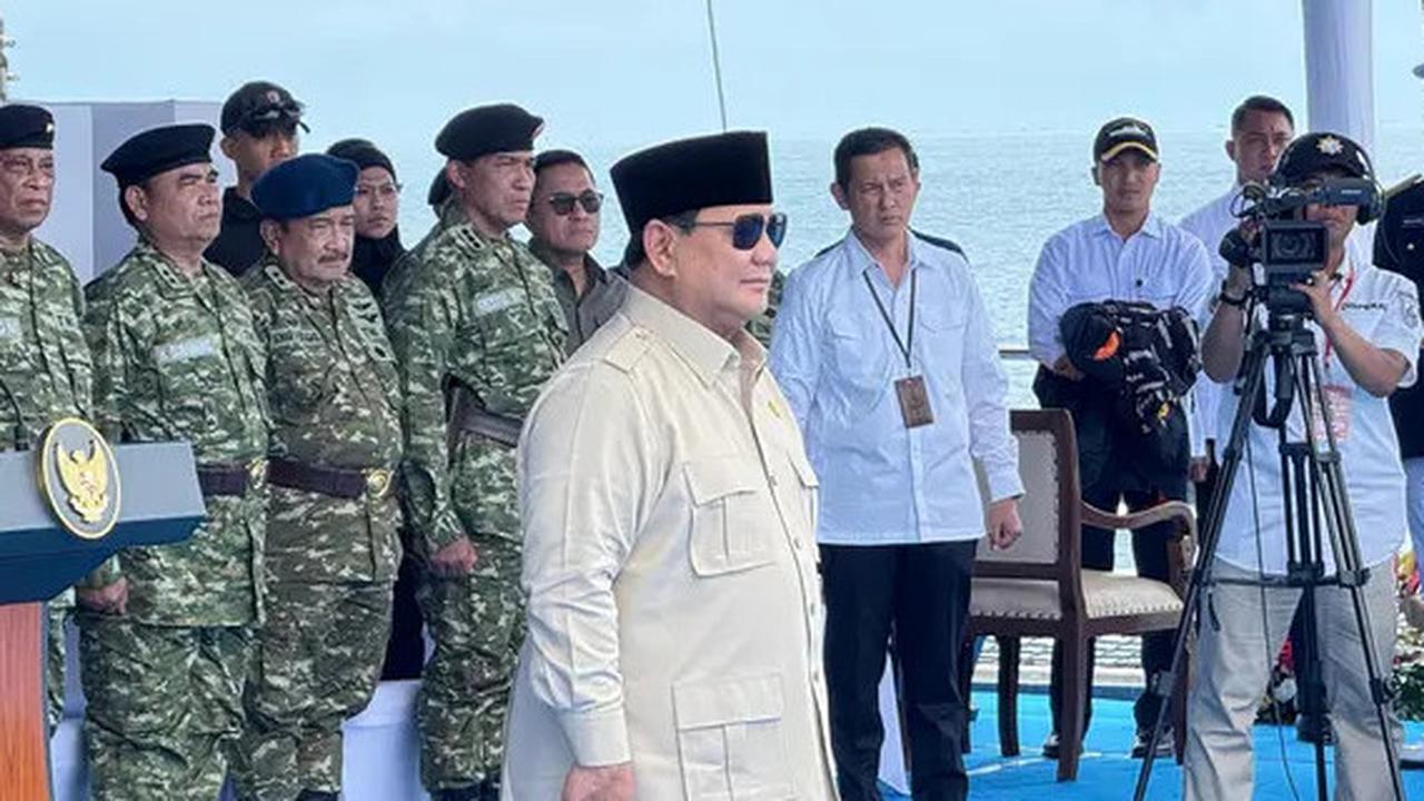 Sambut HUT ke-80 TNI, Prabowo Saksikan Parade Kapal Perang di Teluk Jakarta
