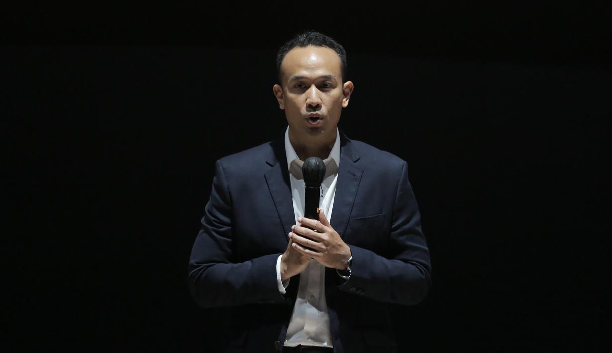 Direktur Utama IBL, Junas Miradiarsyah, menegaskan bahwa musim 2026 menjadi momentum penting bagi liga untuk membangun kedekatan yang lebih kuat dengan para penggemar. Tampak dalam foto, Direktur Utama Indonesian Basketball League (IBL), Junas Miradiarsyah saat memberi keterangan terkait dimulainya secara resmi musim kompetisi Indonesian Basketball League (IBL) GoPay 2026 di kawasan Senayan, Jakarta, Selasa (6/1/2026). (Bola.com/M Iqbal Ichsan)