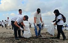 KKP dan DANA Kolaborasi Kuatkan Ekonomi Biru Melalui Aksi Bersih Pantai di Bali