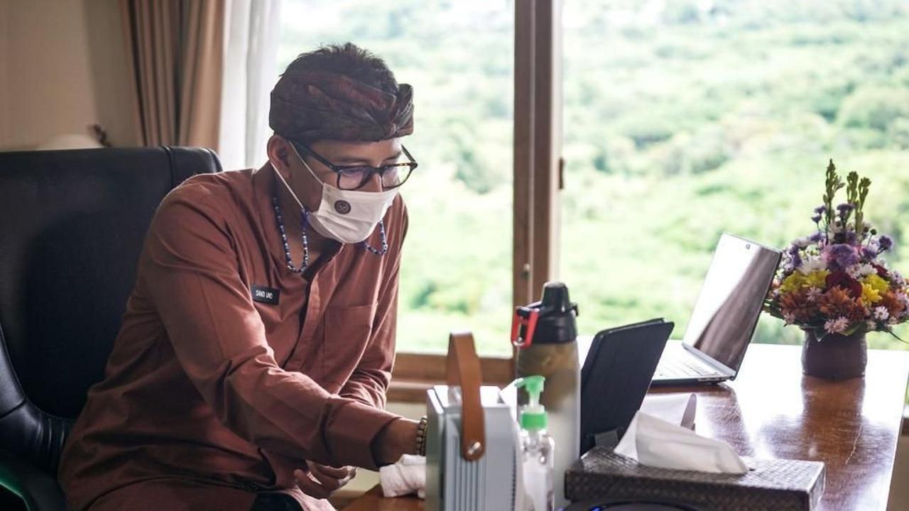 Menteri Pariwisata dan Ekonomi Sandiaga Salahuddin Uno menjalankan Program Work From Destination (WFD) atau bekerja dari destinasi wisata. (Foto: Kemenparekraf)