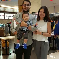 Revalina S Temat menuturkan dirinya hanya ingin memiliki dua anak dan rencana menambah momongan pun akan dilakukan Reva dan suaminya setelah Rihga Sadiwasakti Rabbani berusia dua tahun. (Instagram/Vatemat)