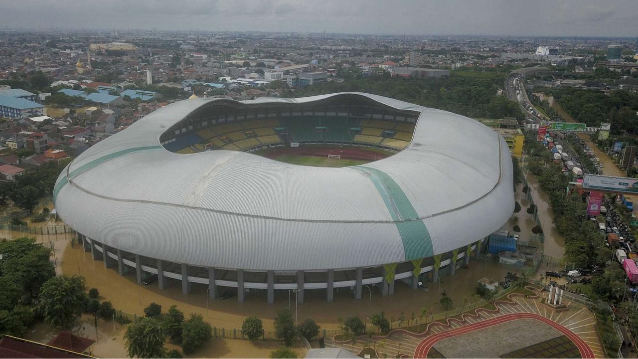 Stadion Patriot Chandrabhaga Bekasi Dikepung Banjir