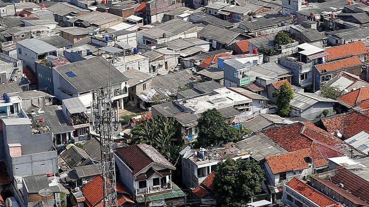 Jumah penduduk Paris diketahui ada 11,20 juta jiwa, sedangkan Bangkok 11,06 juta jiwa sementara Lima berjumlah 11,20 juta jiwa.