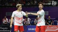 Ganda putra Indonesia, Marcus F Gideon/Kevin S Sukamuljo merayakan poin saat melawan pemain China Li Junhui/Liu Yuchen pada final Beregu Putra Asian Games 2018 di Istora Kompleks GBK, Rabu (22/8). Indonesia kalah 1-3. (Liputan6.com/Helmi Fithriansyah)