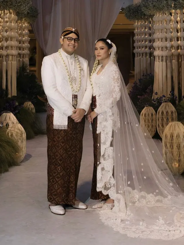 Pernikahan Putri Menteri Kesehatan Budi Gunadi Sadikin, [@svarna_byikatindonesia]