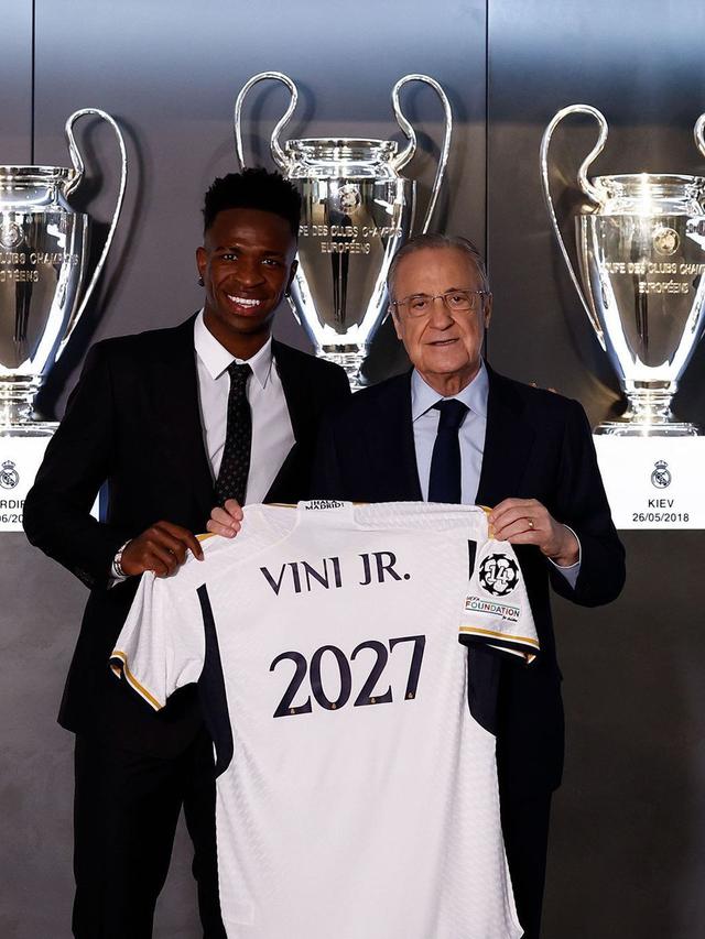 FOTO Pemain Real Madrid, Vinicius Junior dengan Presiden Klub Florentino Perez