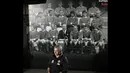 Jose Mourinho saat diwawancara televisi klub degan background pemain dan pelatih tahun 1960an  di Manchester United. (Instagram/Jose Mourinho)