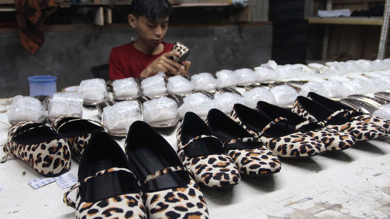 FOTO: Industri Alas Kaki Nasional Melangkah Kencang, UMKM Jadi Penopang Utama
