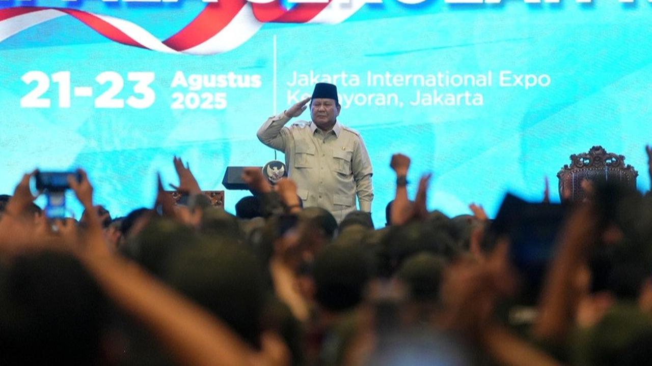 Bangga, Presiden Beri Hormat ke Para Menteri, Guru dan Kepala Sekolah Rakyat