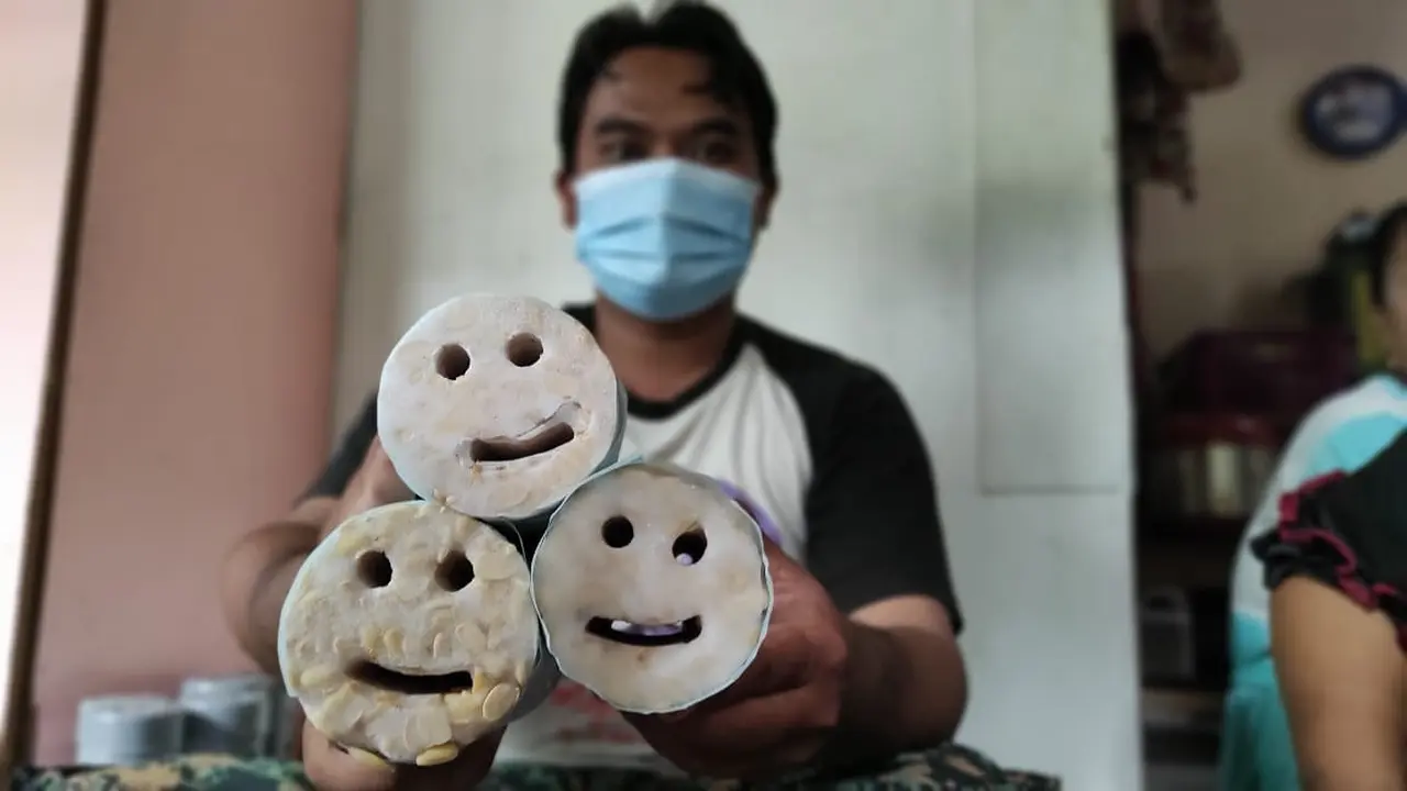 Tempe dengan karakter emoji dikembangkan pengusaha di Mojokerto. (Istimewa)