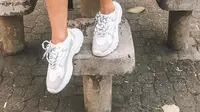 Simak tren sneakers balky di kalangan perempuan (Foto: Instagram/cindystylo)