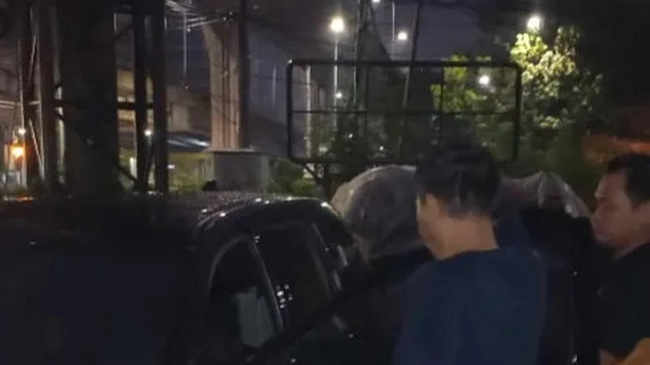 Pria Ditemukan Tewas Membusuk dalam Mobil di SPBG Mampang Jaksel