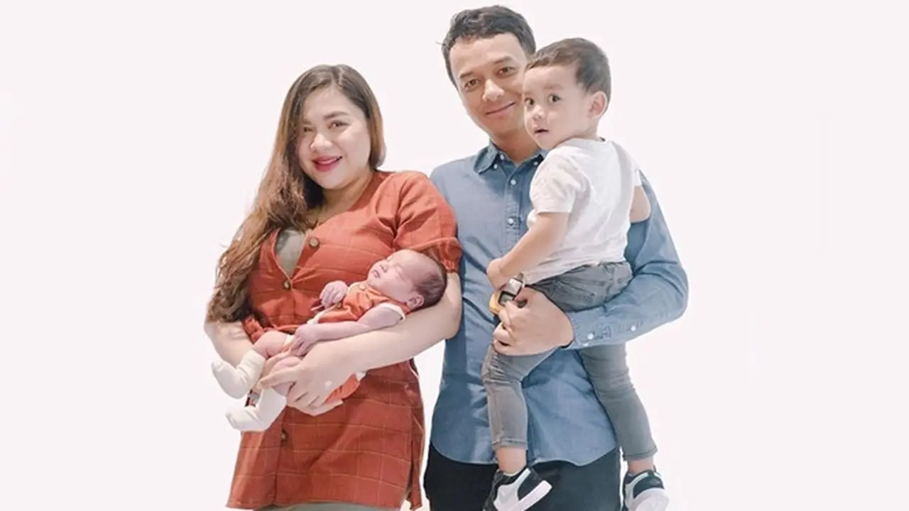 7 Potret Baby Born Anak Kedua Vicky Shu, Bikin Gemas